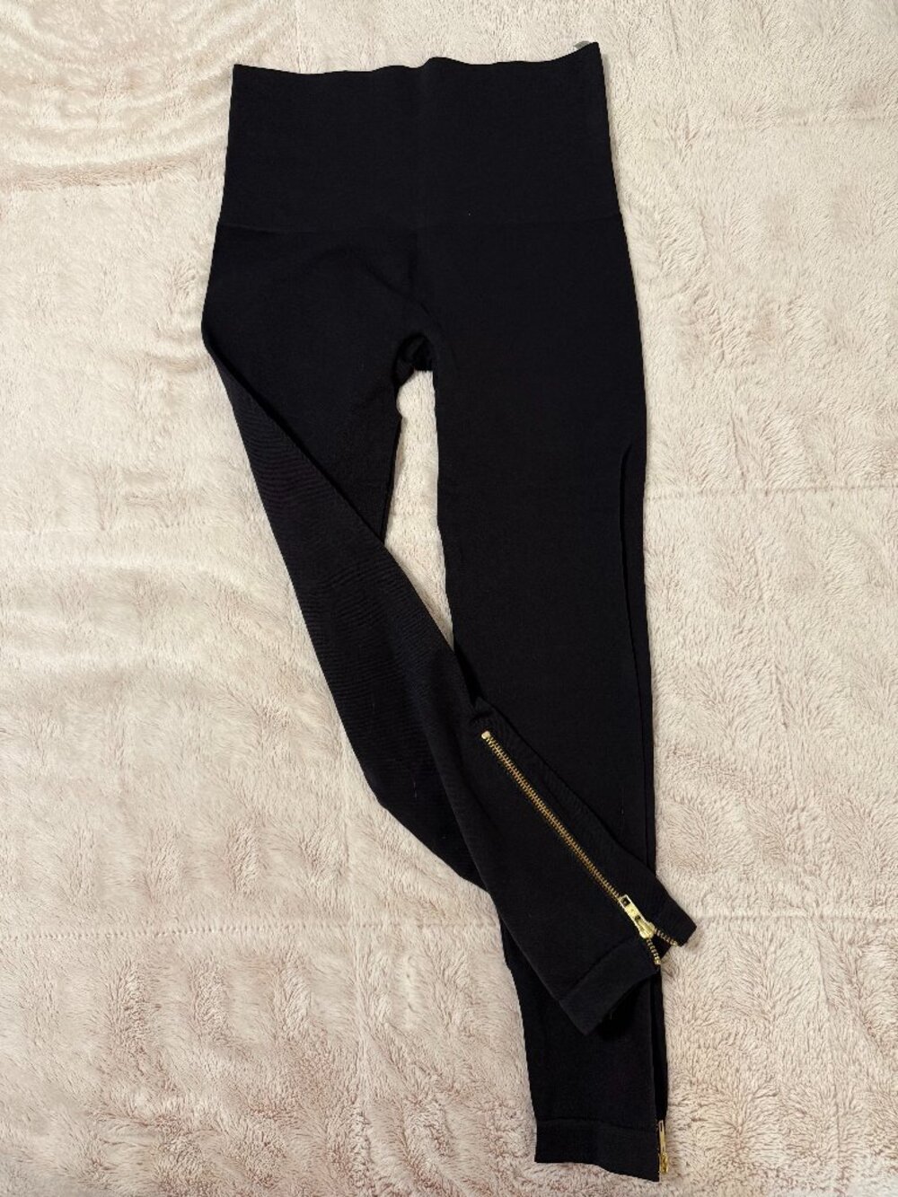 XL BLACK Never Worn Leggings with Gold Ankle Zipper